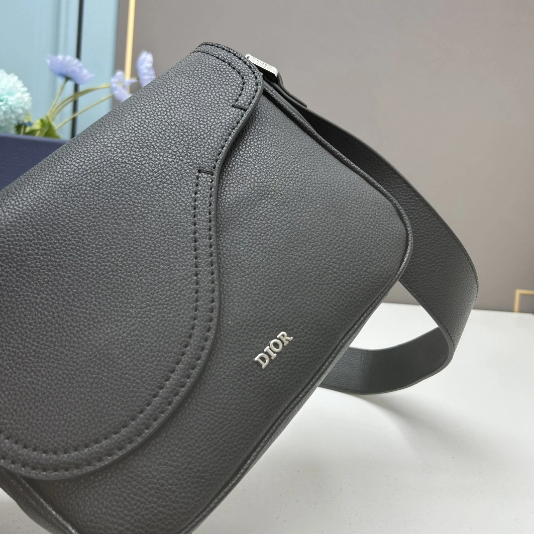 Minimalist 1465 Christian Dior AAA Man Messenger Bags - Image 4