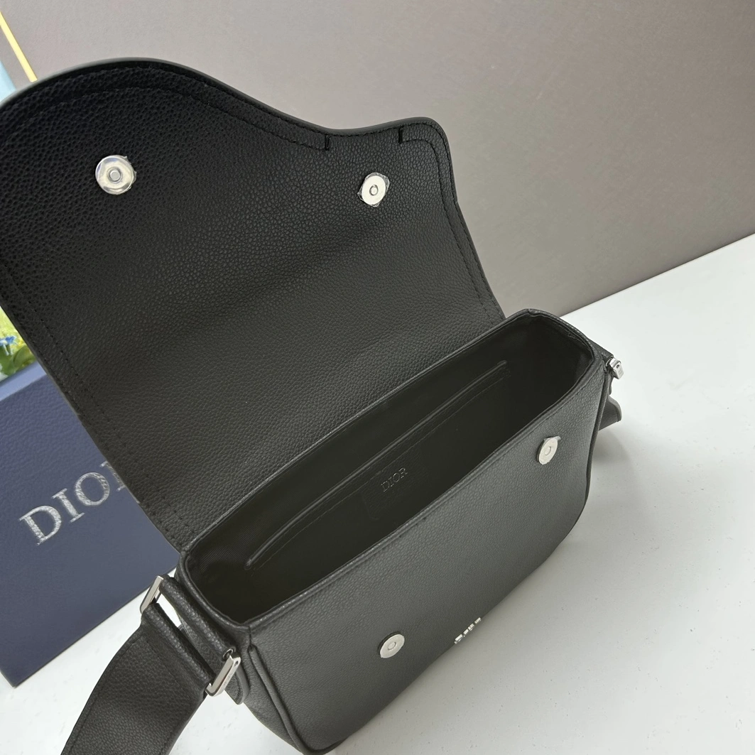 Minimalist 1465 Christian Dior AAA Man Messenger Bags - Image 7