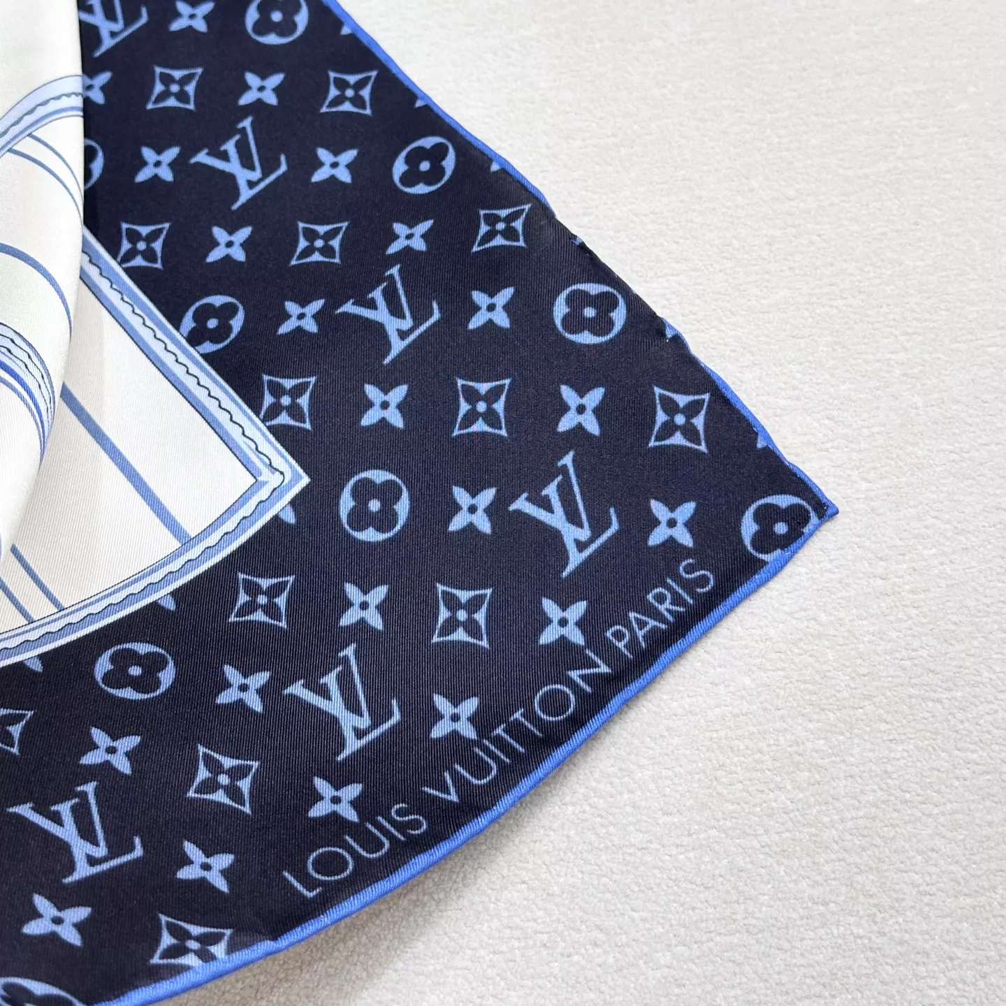 Minimalist 1710 Louis Vuitton Silk Squares - Image 4