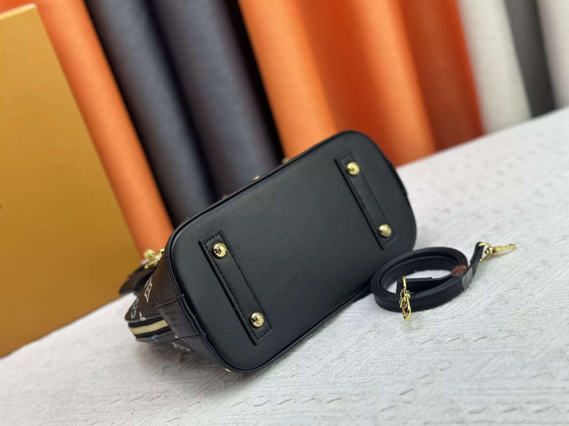 Minimalist 2486 Louis Vuitton AAA Quality Handbags For Women - Image 4