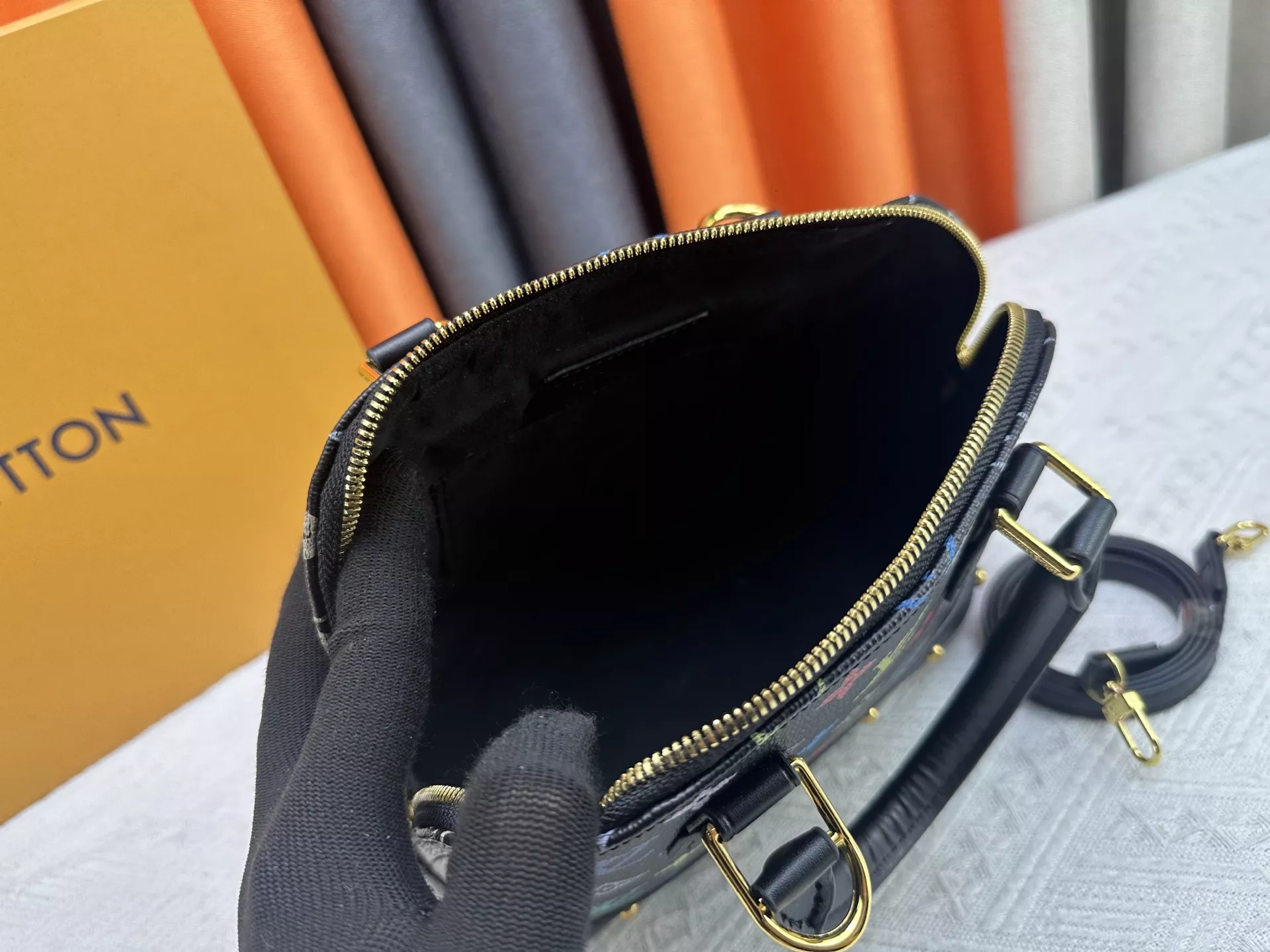 Minimalist 2486 Louis Vuitton AAA Quality Handbags For Women - Image 8