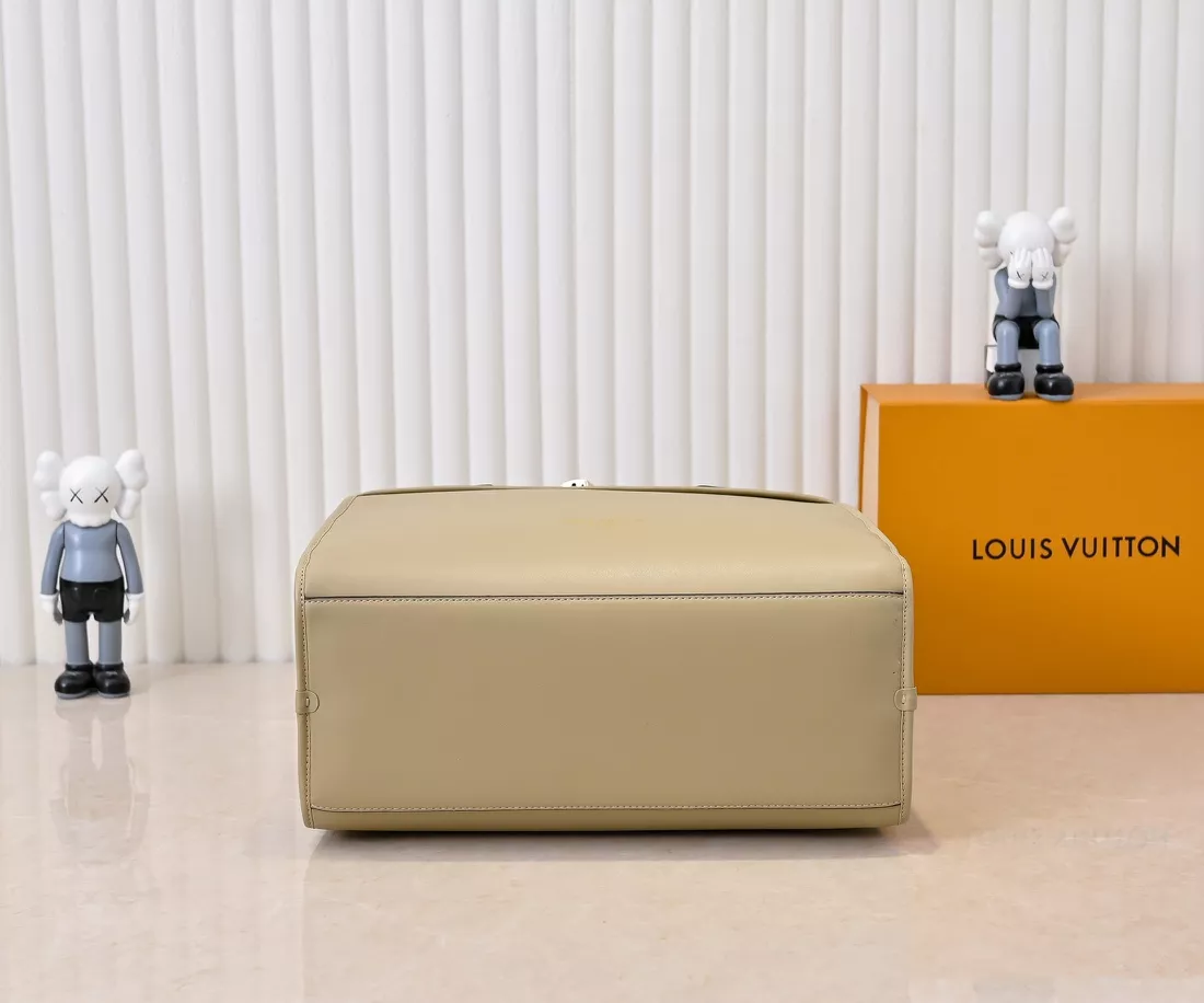 Minimalist 2777 Louis Vuitton AAA Quality Handbags For Women - Image 4