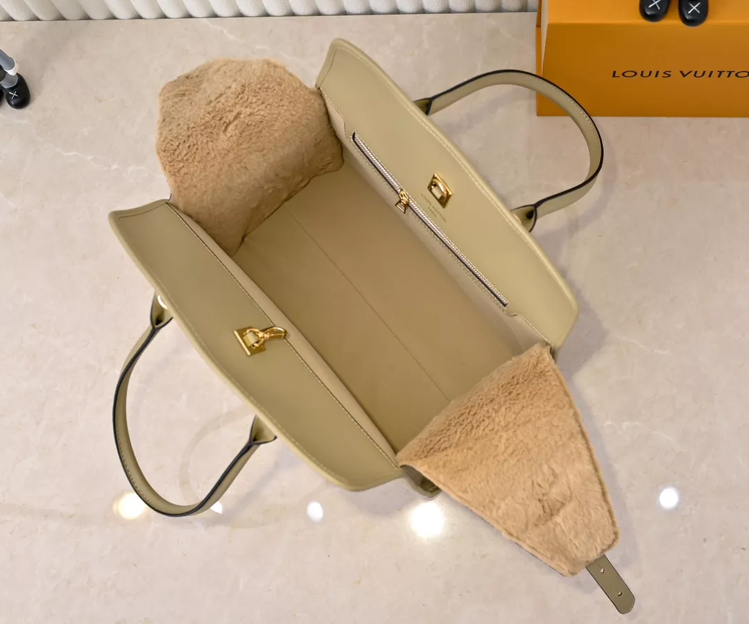 Minimalist 2777 Louis Vuitton AAA Quality Handbags For Women - Image 7