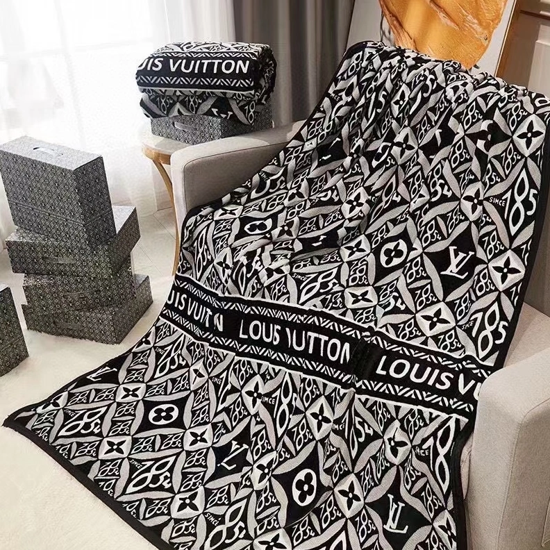 Minimalist 3607 Louis Vuitton LV Blanket - Image 4