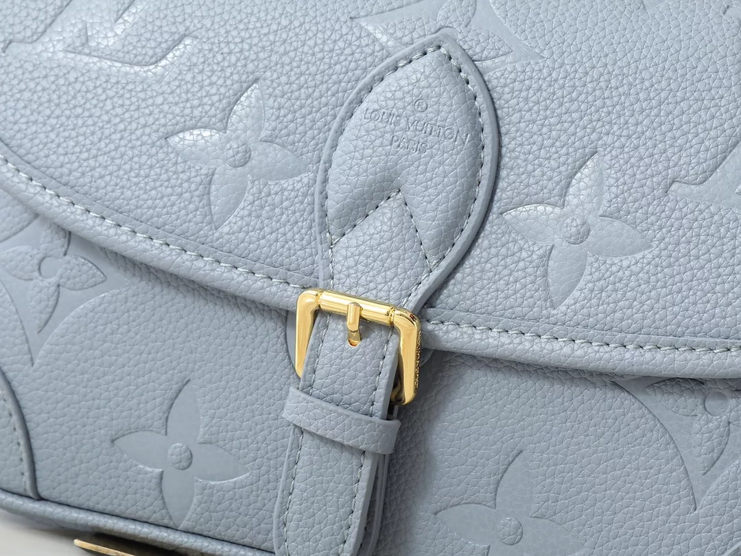 Modern 8831 Louis Vuitton AAA Quality Messenger Bags For Women - Image 5