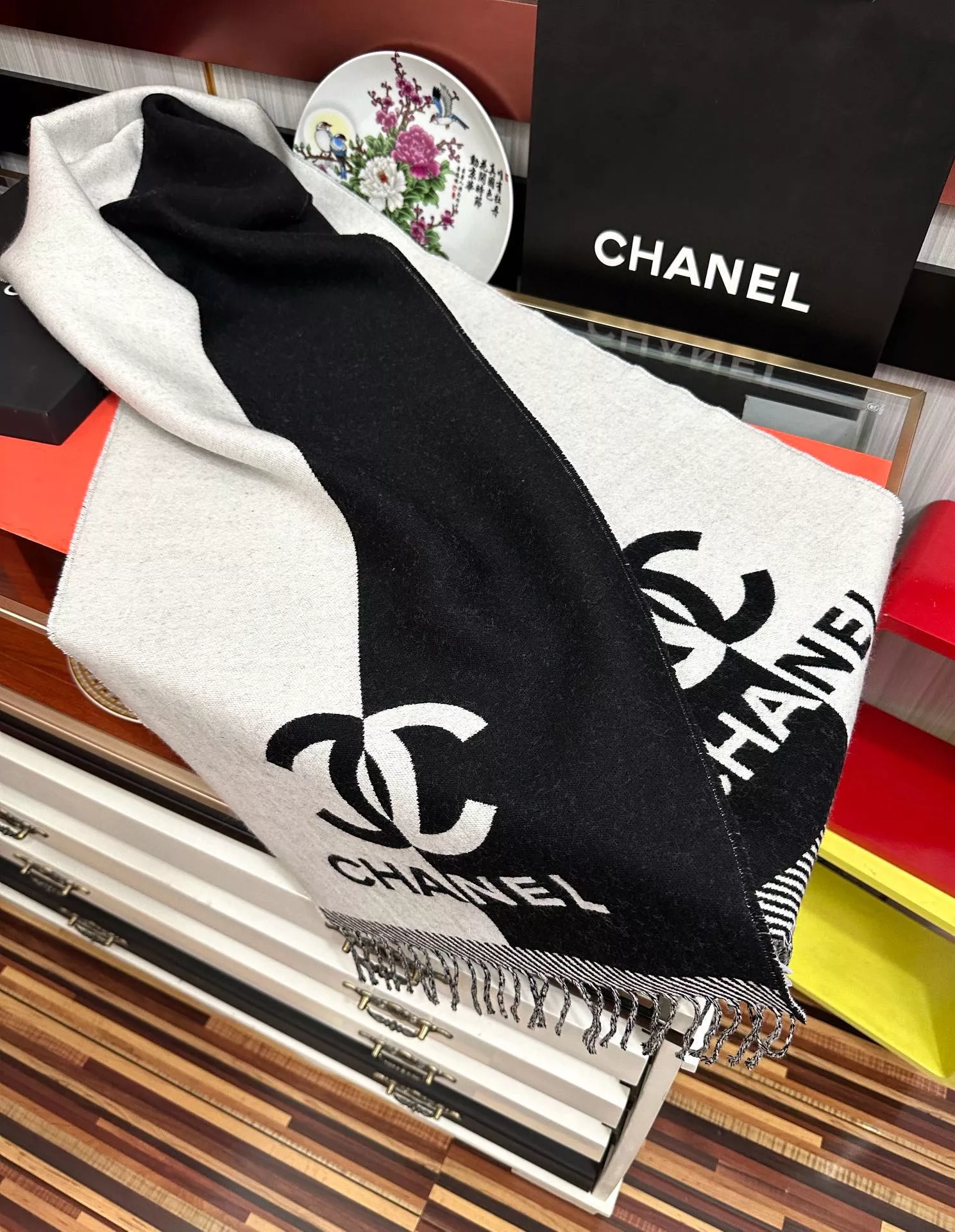 ModernLook 2976 Chanel Scarves For Women - Image 3