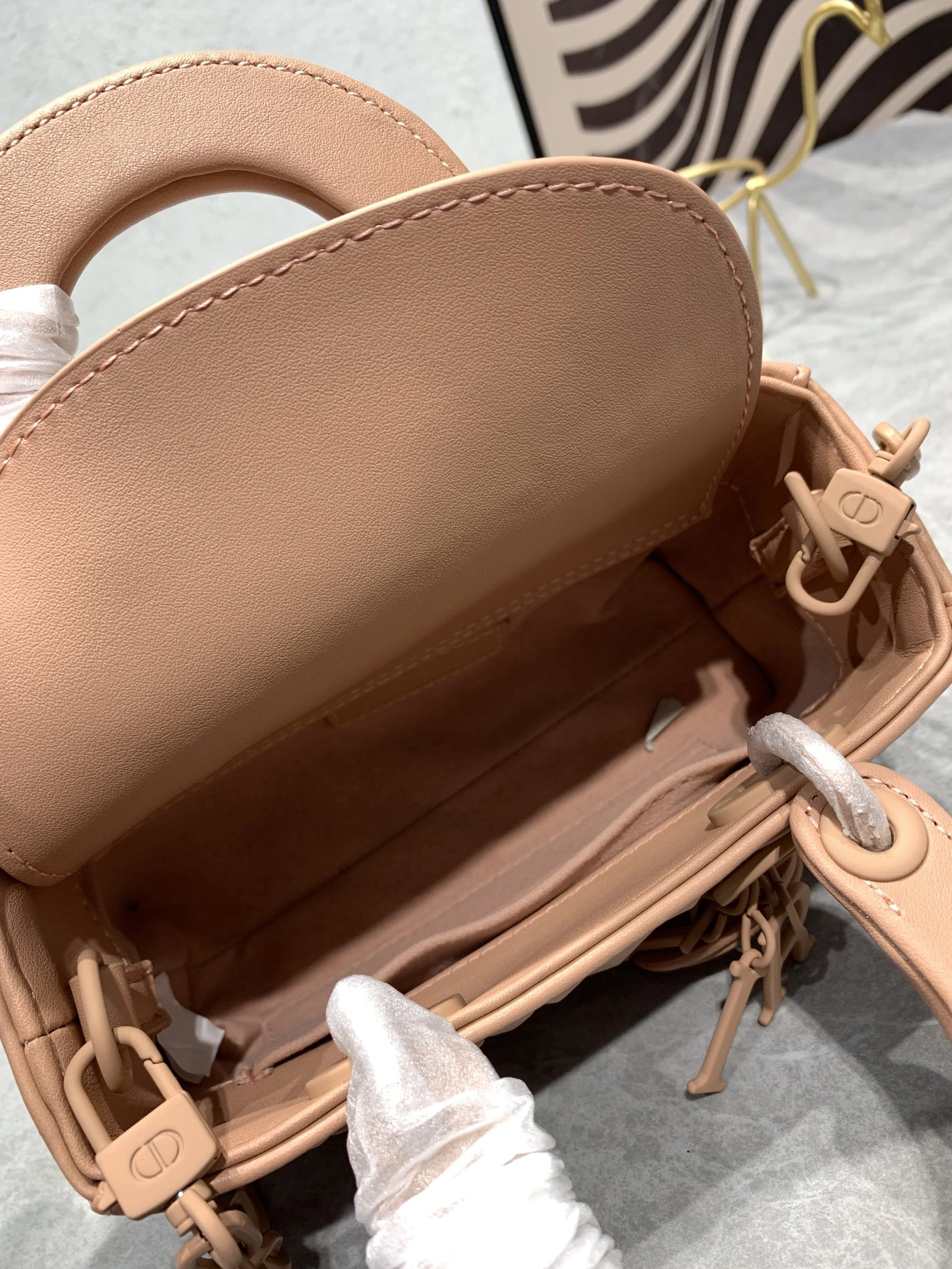 ModernLook 3871 Christian Dior AAA Quality Handbags For Women - Image 7