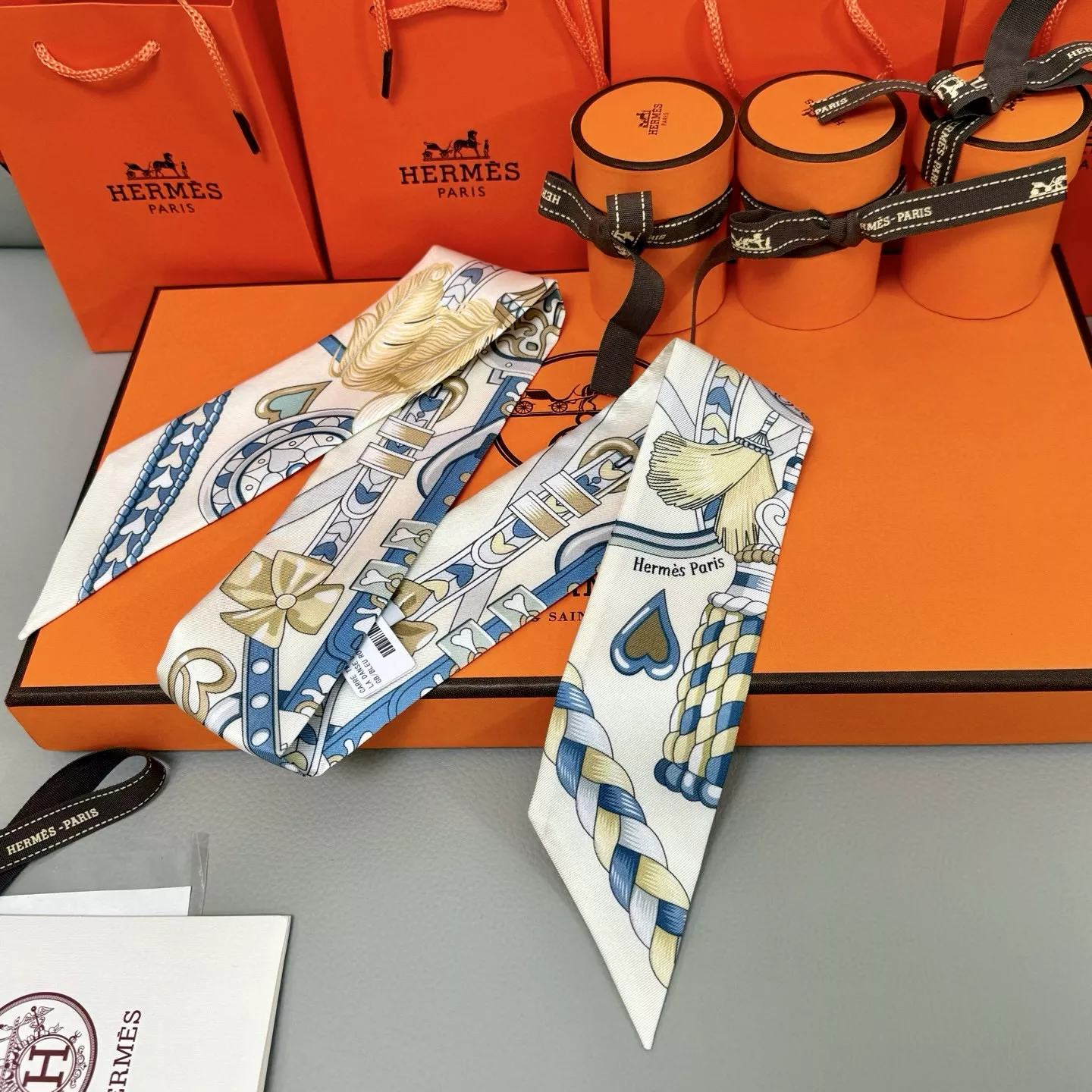 ModernLook 4580 Hermes Silk Scarf