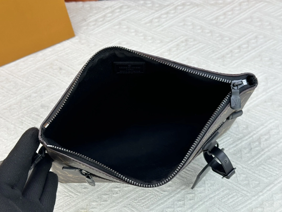 ModernLook 8825 Louis Vuitton LV Wallets For Unisex - Image 7