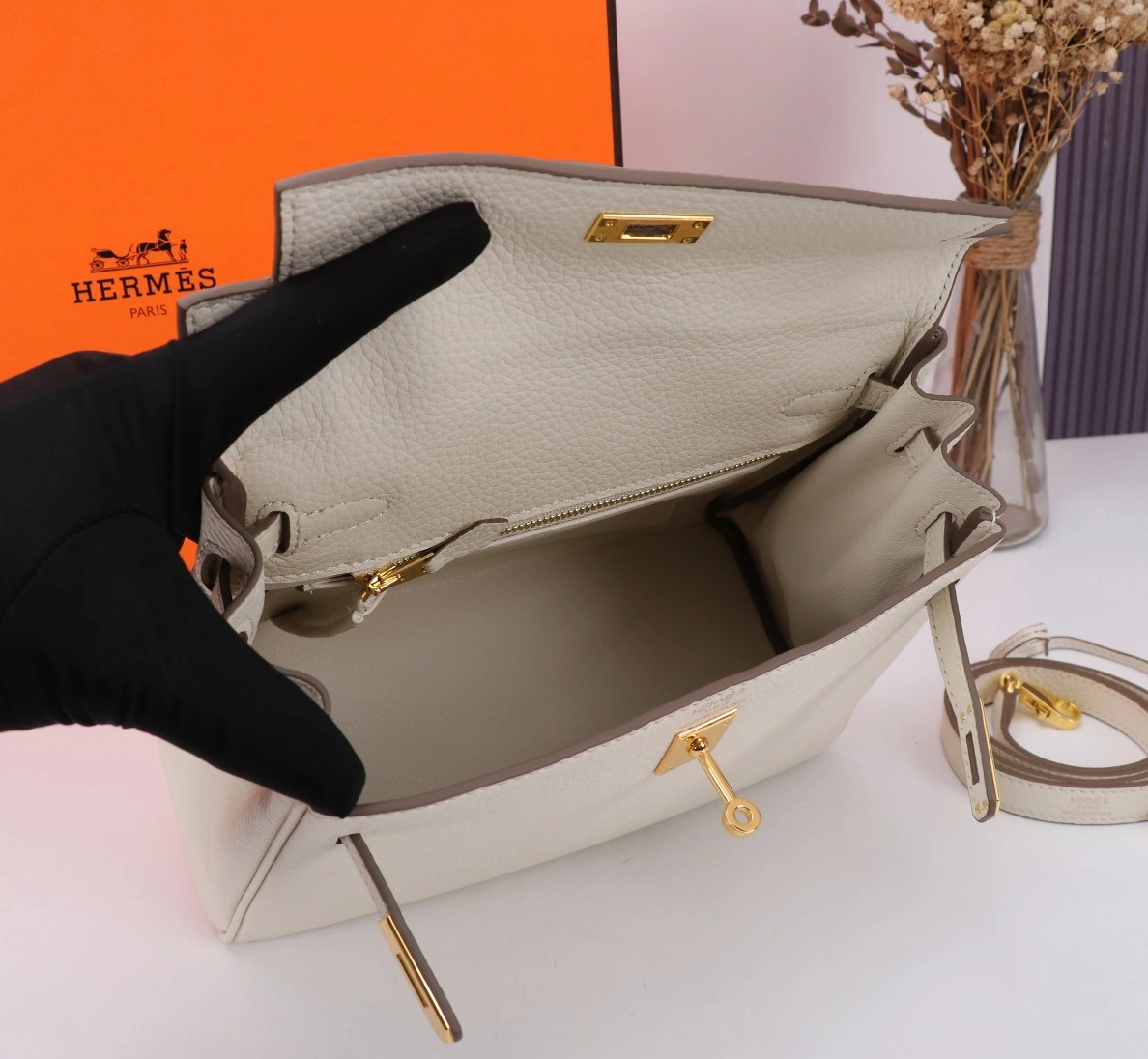 Popular 2033 Hermes AAA Quality Handbags For Women - Image 8
