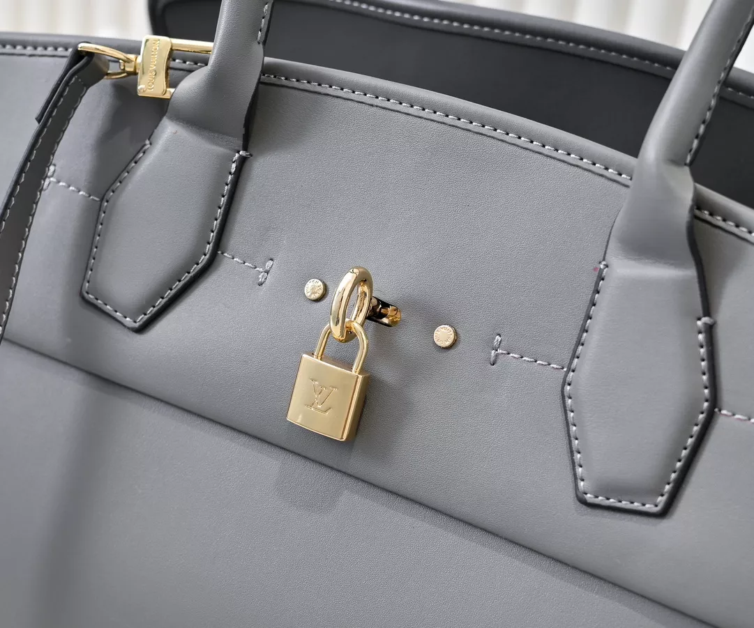 Practical 2937 Louis Vuitton AAA Quality Handbags For Women - Image 5