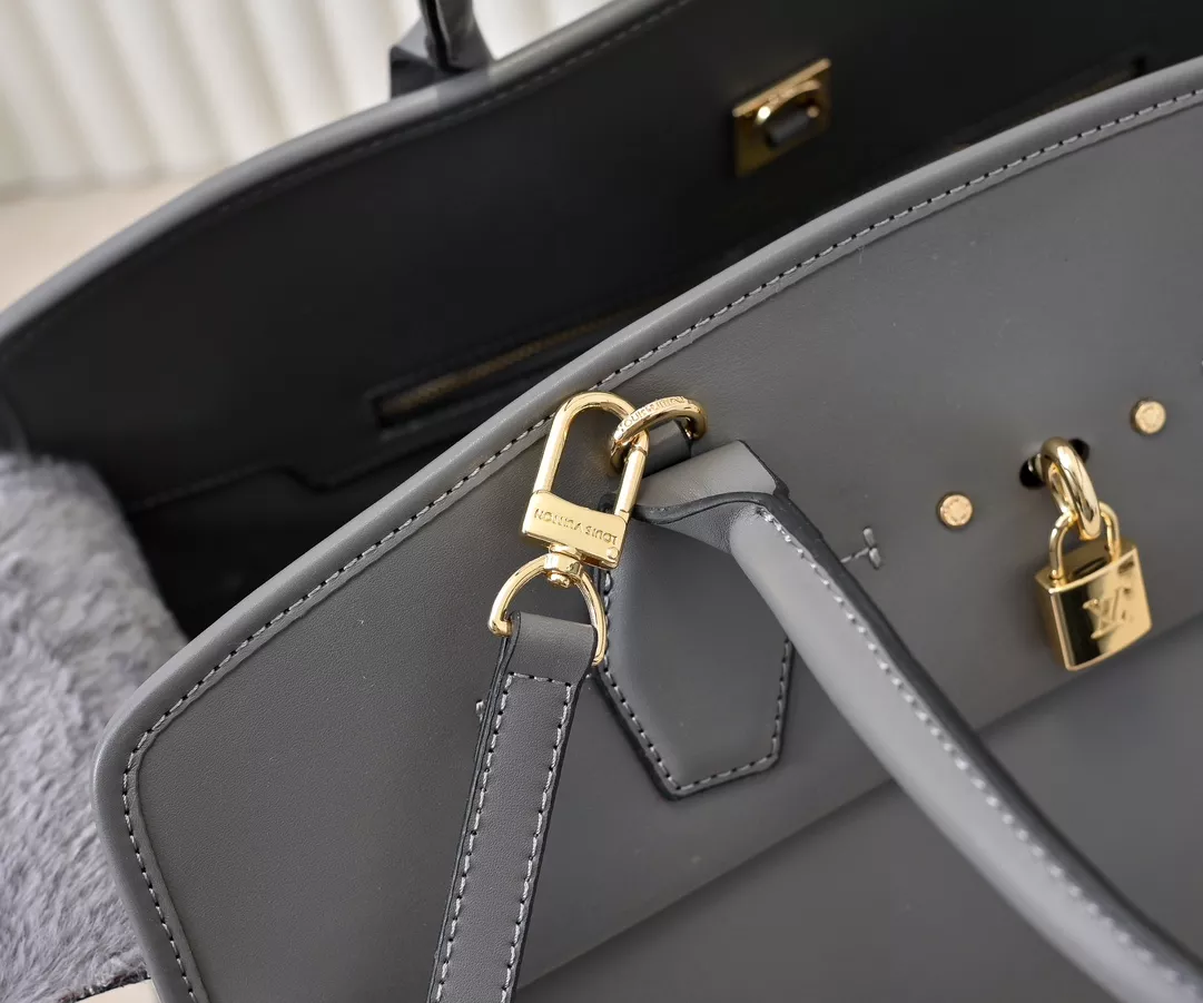 Practical 2937 Louis Vuitton AAA Quality Handbags For Women - Image 6