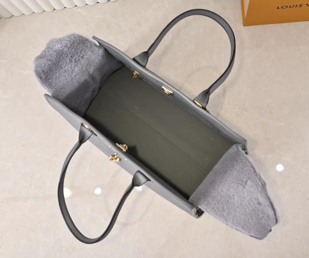 Practical 2937 Louis Vuitton AAA Quality Handbags For Women - Image 8