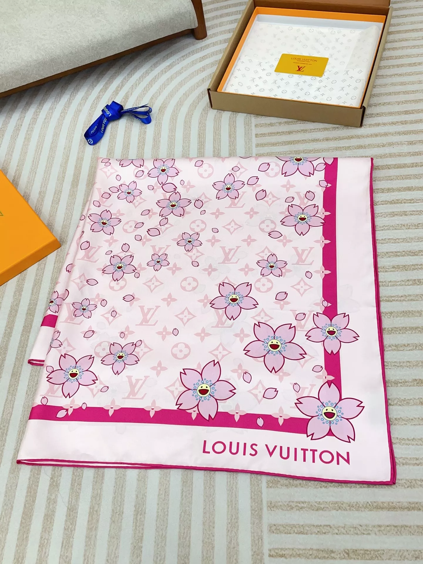 Practical 9956 Louis Vuitton Silk Squares