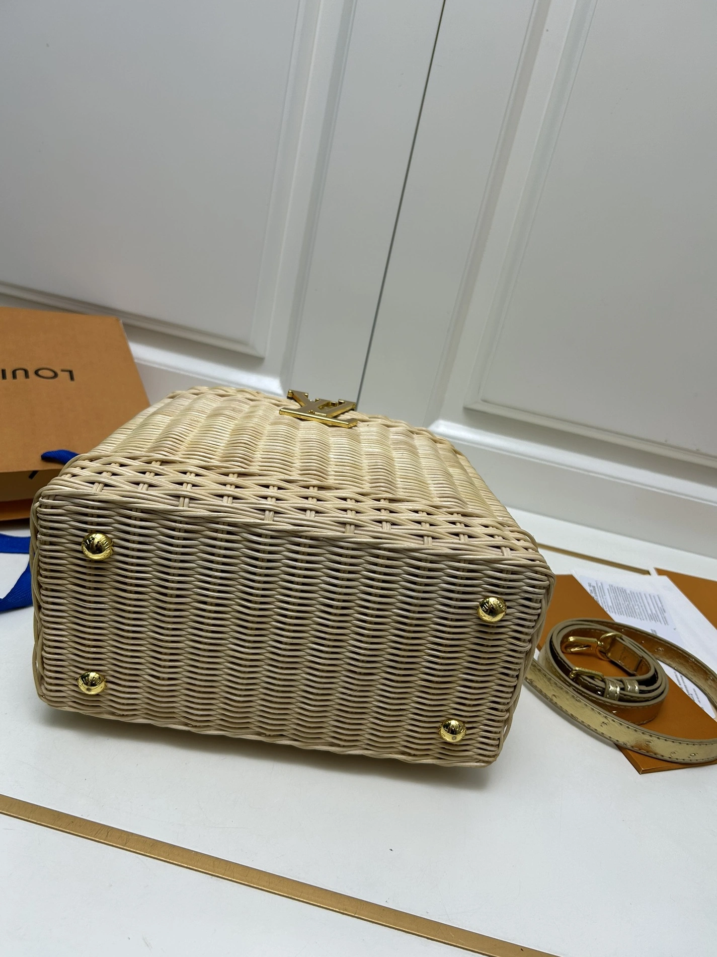 Refined 6866 Louis Vuitton AAA Quality Handbags For Women - Image 6