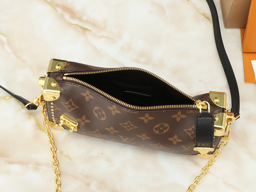 Refined 9009 Louis Vuitton AAA Quality Messenger Bags For Women - Image 8