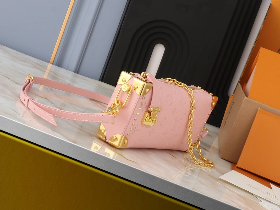 Resilient 6942 Louis Vuitton AAA Quality Messenger Bags For Women - Image 4