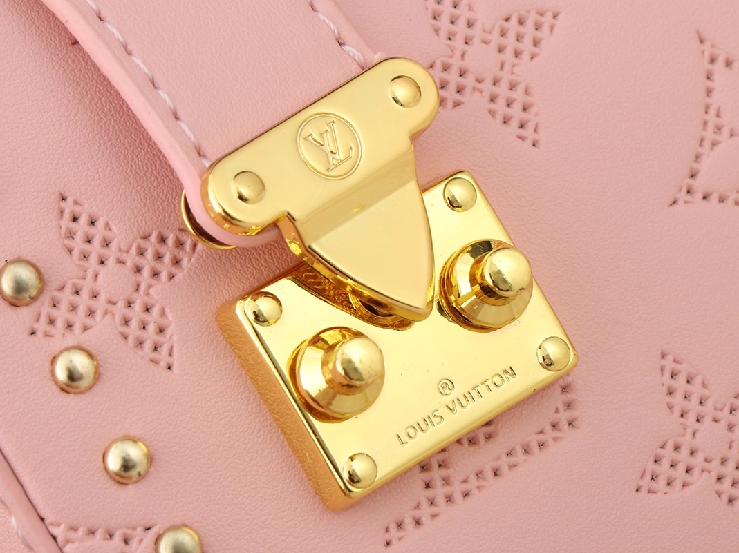 Resilient 6942 Louis Vuitton AAA Quality Messenger Bags For Women - Image 5