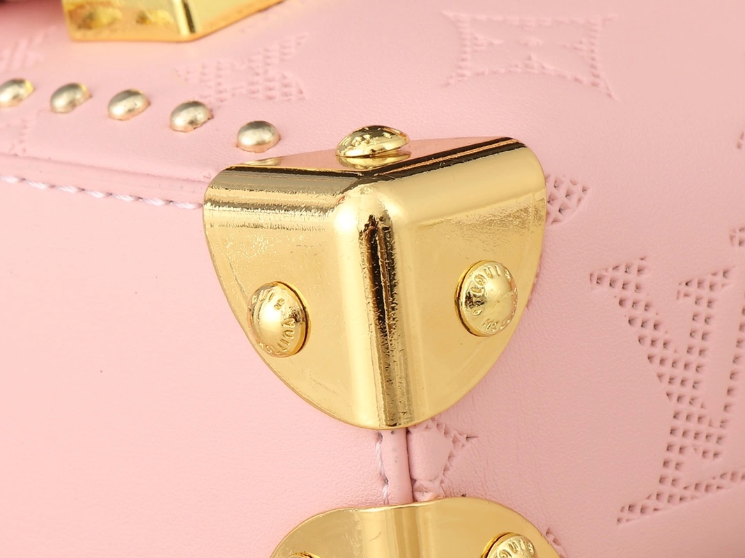 Resilient 6942 Louis Vuitton AAA Quality Messenger Bags For Women - Image 6