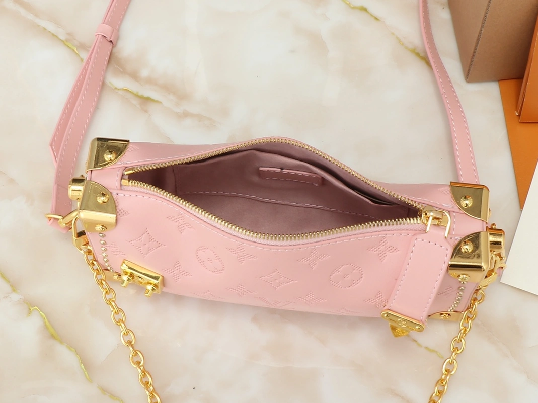 Resilient 6942 Louis Vuitton AAA Quality Messenger Bags For Women - Image 8