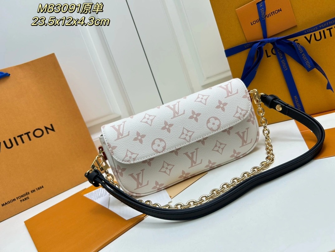 Sleek 2350 Louis Vuitton AAA Quality Shoulder Bags For Women