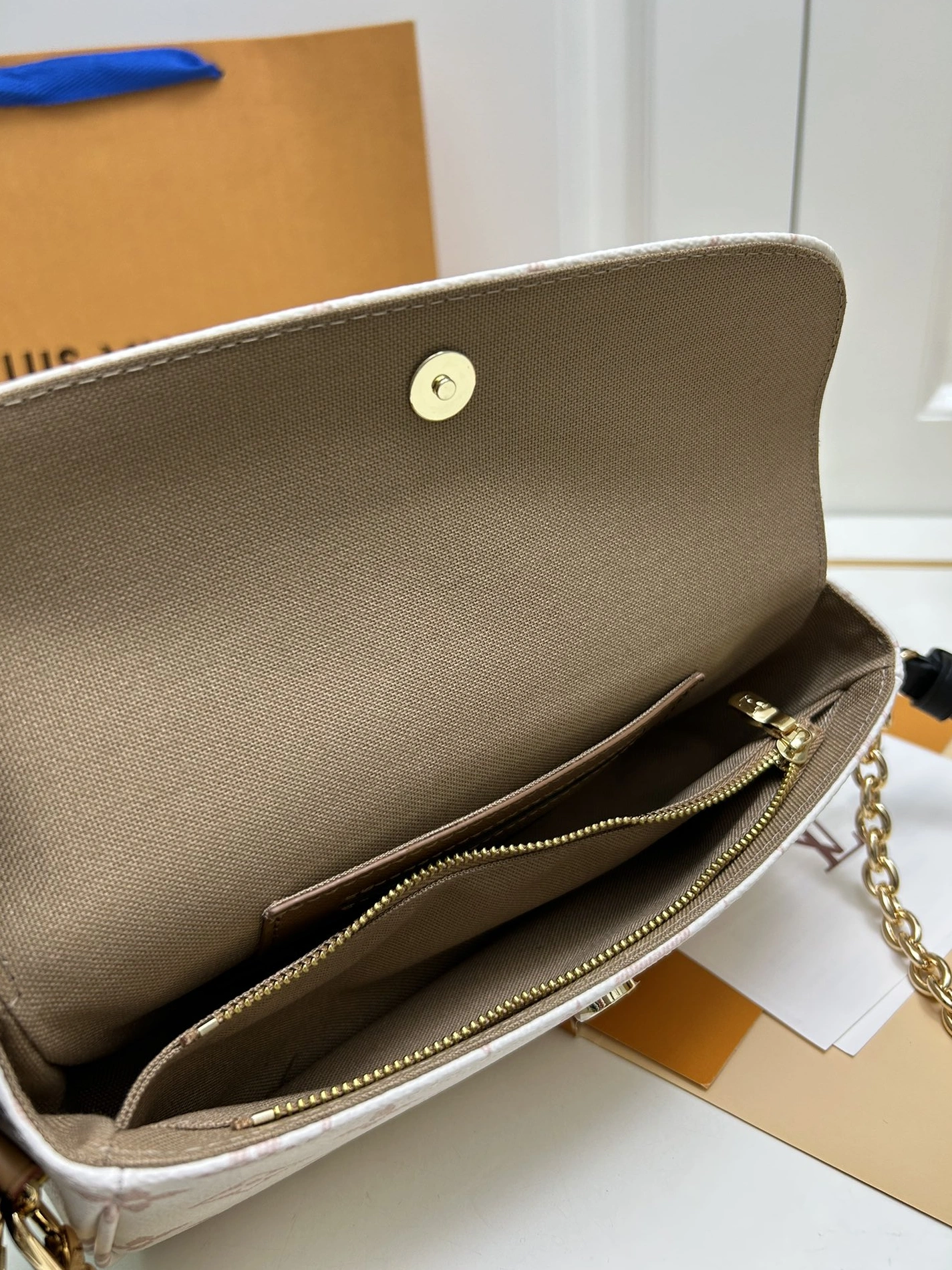 Sleek 2350 Louis Vuitton AAA Quality Shoulder Bags For Women - Image 8