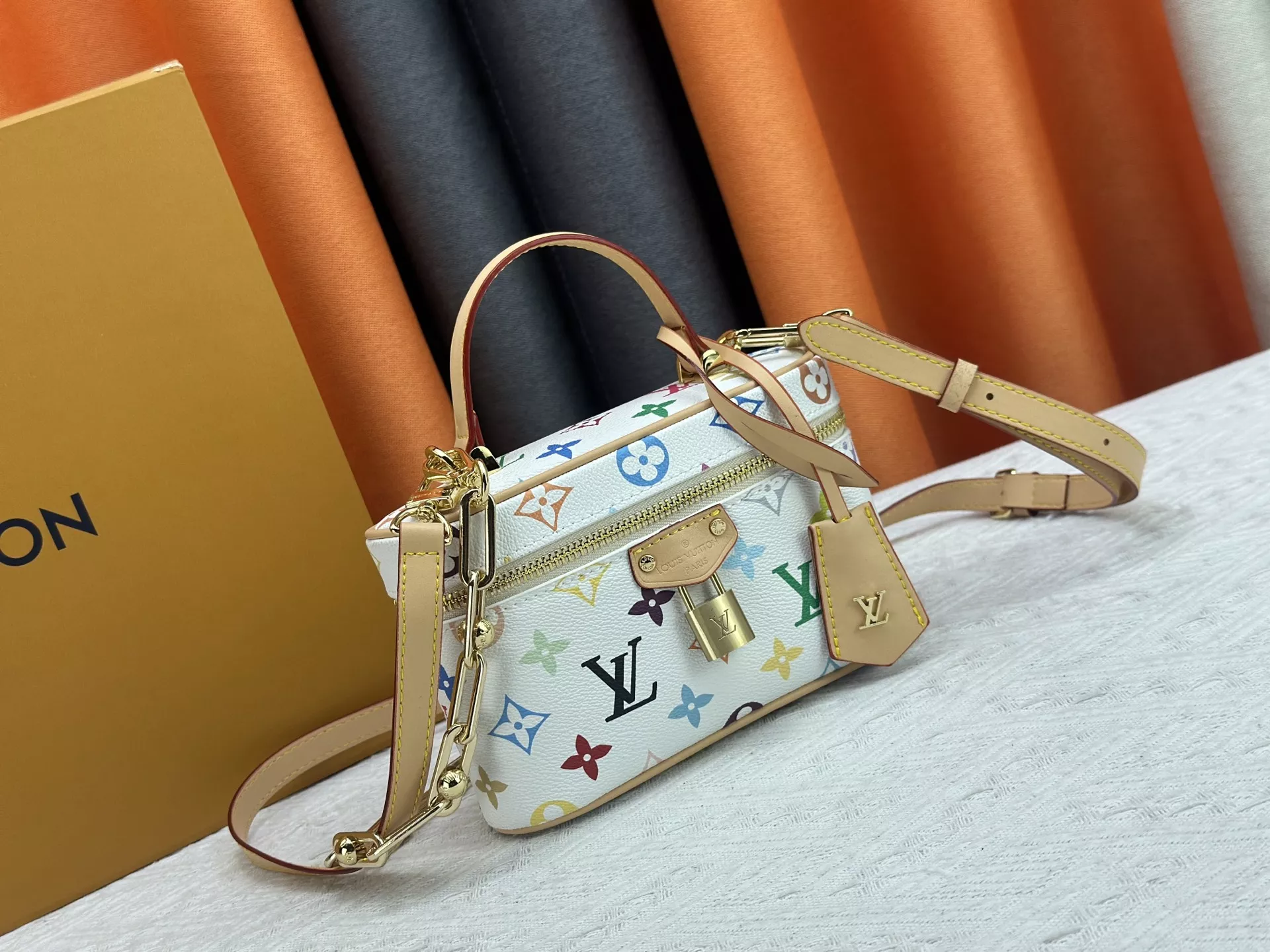 Sleek 7331 Louis Vuitton AAA Quality Messenger Bags For Women