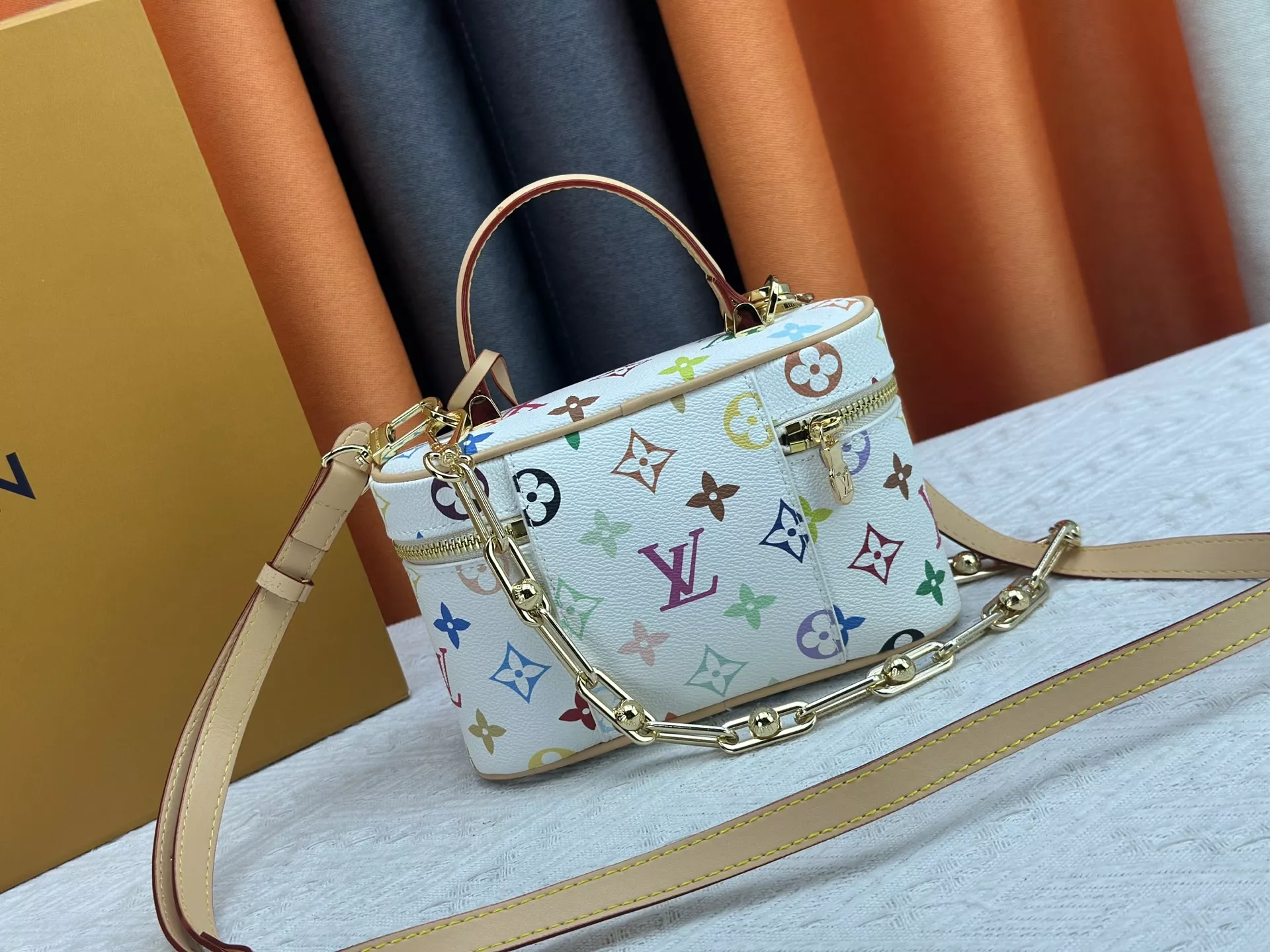 Sleek 7331 Louis Vuitton AAA Quality Messenger Bags For Women - Image 4