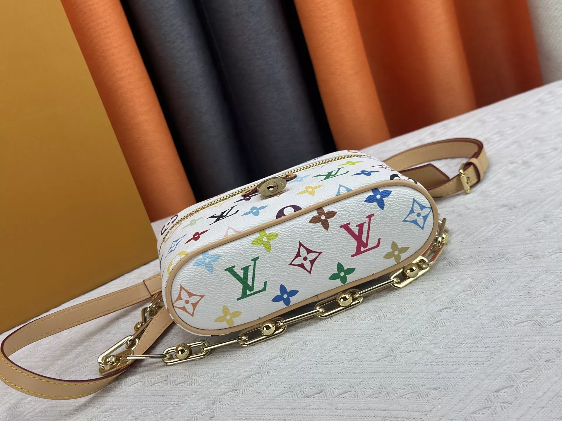 Sleek 7331 Louis Vuitton AAA Quality Messenger Bags For Women - Image 5