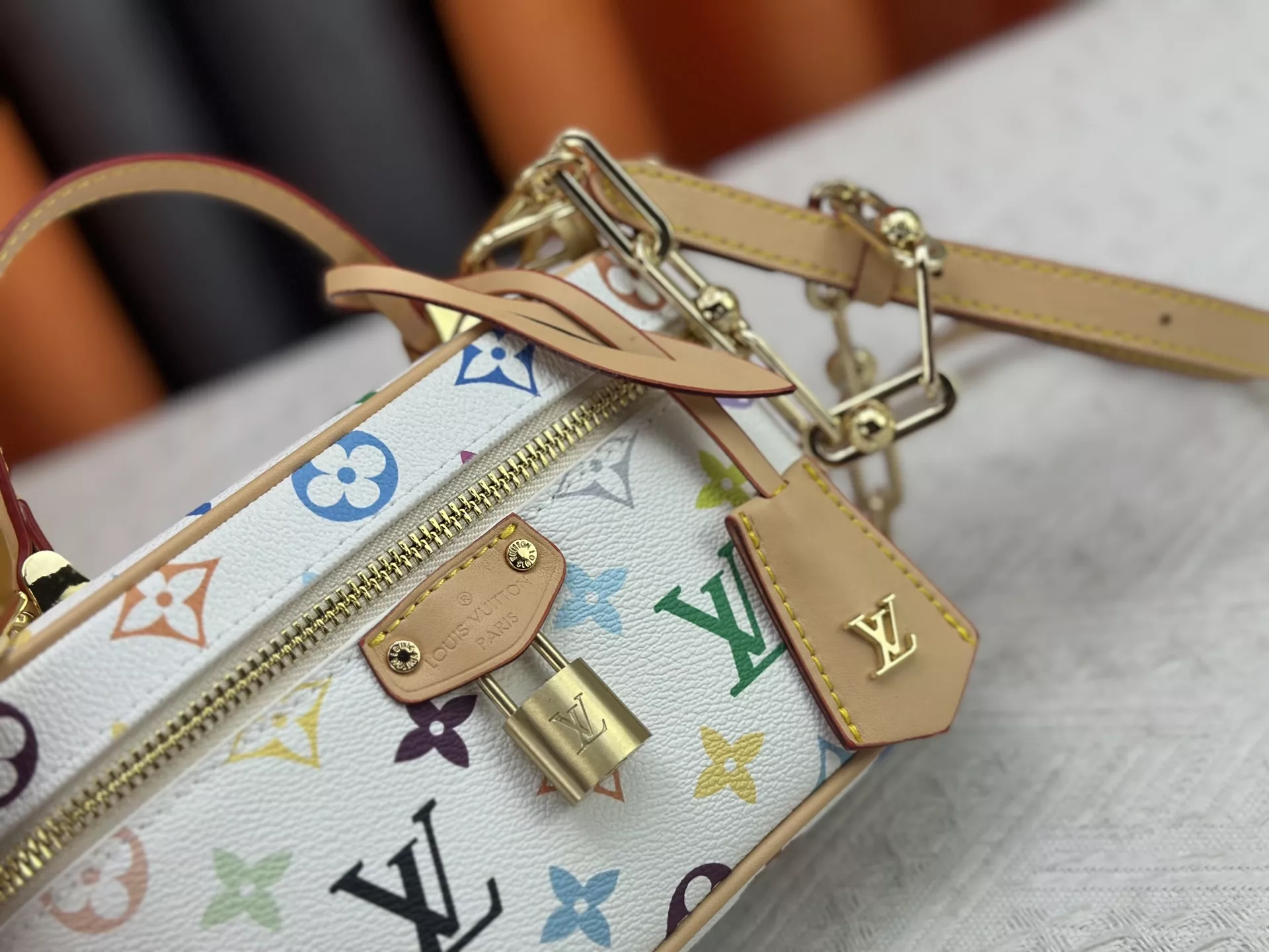 Sleek 7331 Louis Vuitton AAA Quality Messenger Bags For Women - Image 6