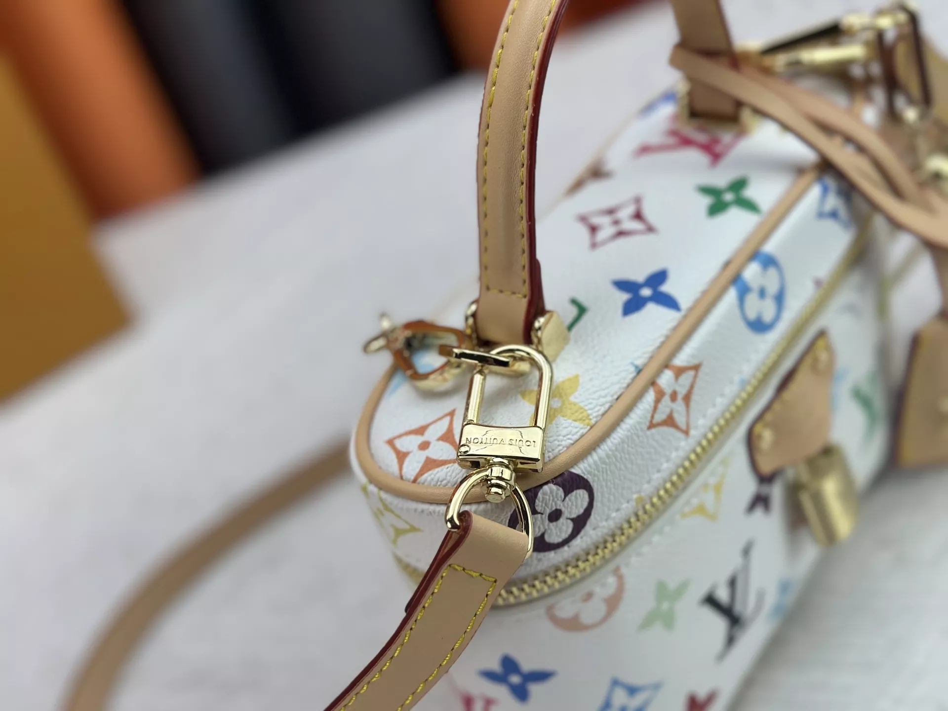 Sleek 7331 Louis Vuitton AAA Quality Messenger Bags For Women - Image 7