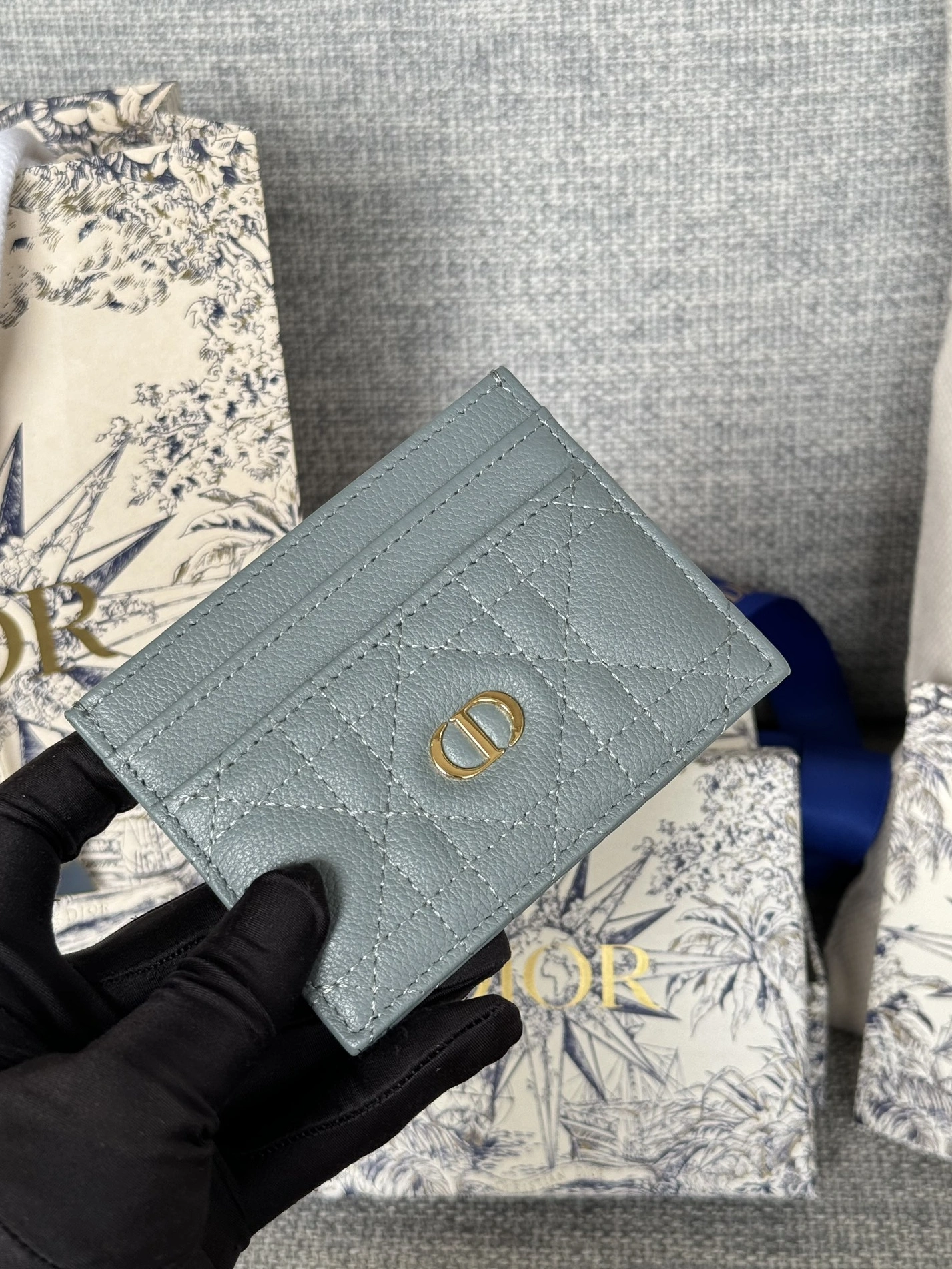 Sleek 812 Christian Dior Card Case - Image 5