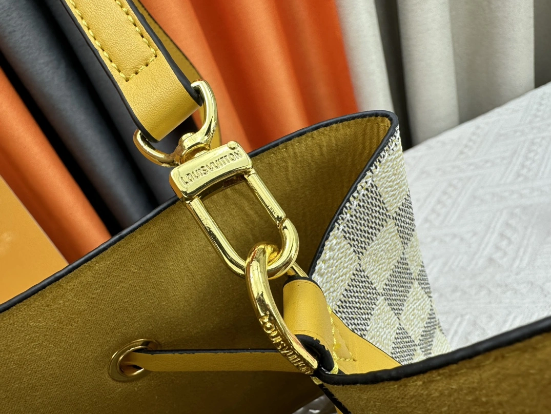 Sleek 8763 Louis Vuitton AAA Quality Messenger Bags For Women - Image 5