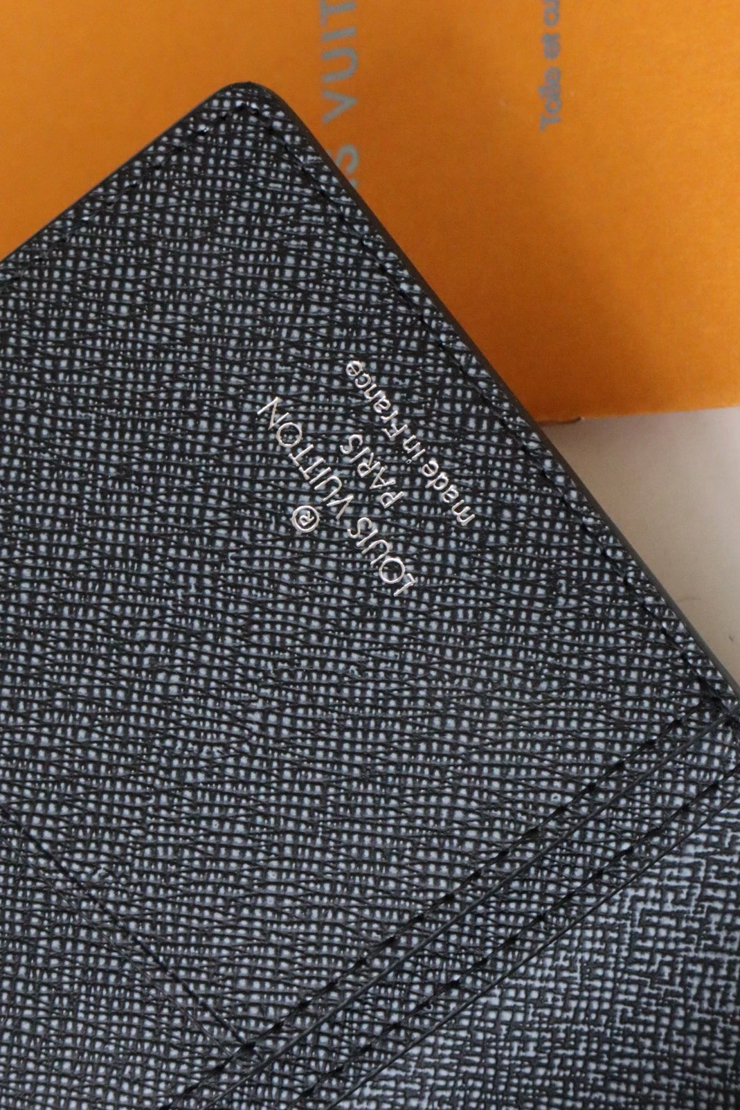 Sleek 880 Louis Vuitton AAA Quality Wallets For Unisex - Image 5