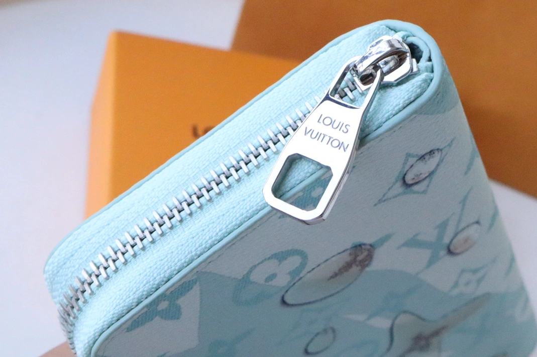 Sleek 9125 Louis Vuitton AAA Quality Card Case - Image 4