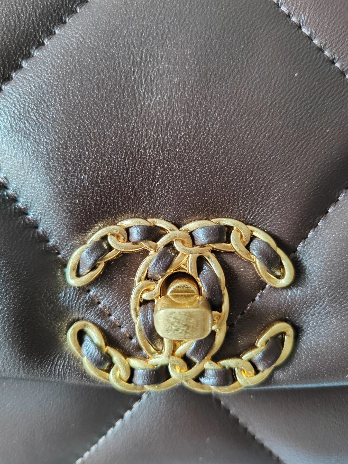 Soft 1498 Chanel AAA Quality Messenger Bags For Women - Image 6