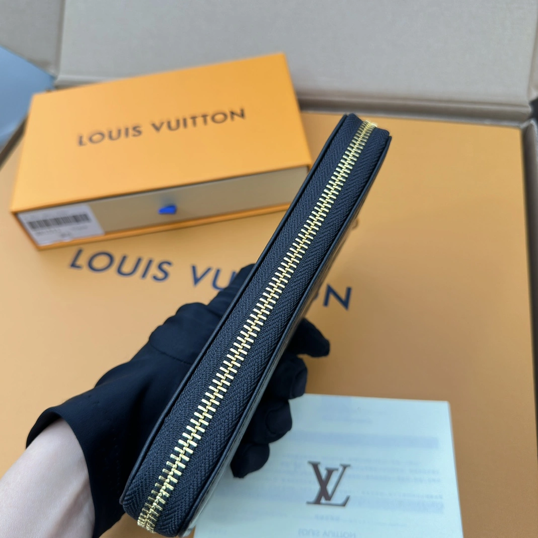 Soft 1953 Louis Vuitton LV Wallets For Women - Image 4