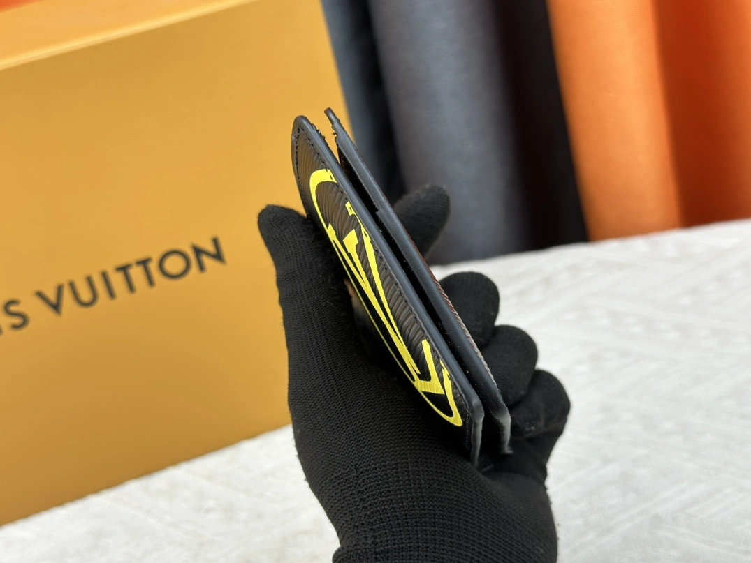 Sophisticated 208 Louis Vuitton LV Wallets For Unisex - Image 5