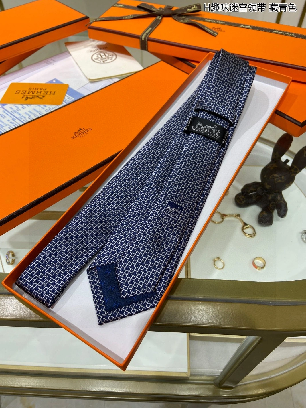 Sophisticated 8072 Hermes Necktie For Men - Image 3