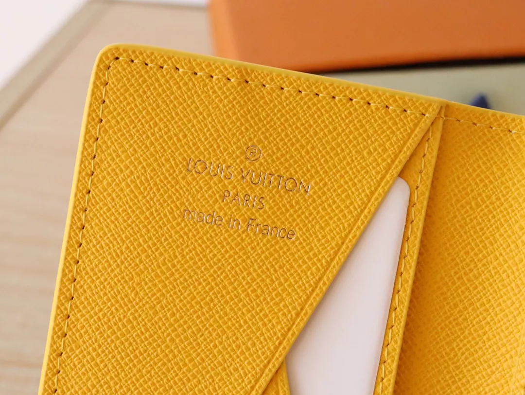 Sophisticated 9165 Louis Vuitton LV Card Case For Women - Image 6