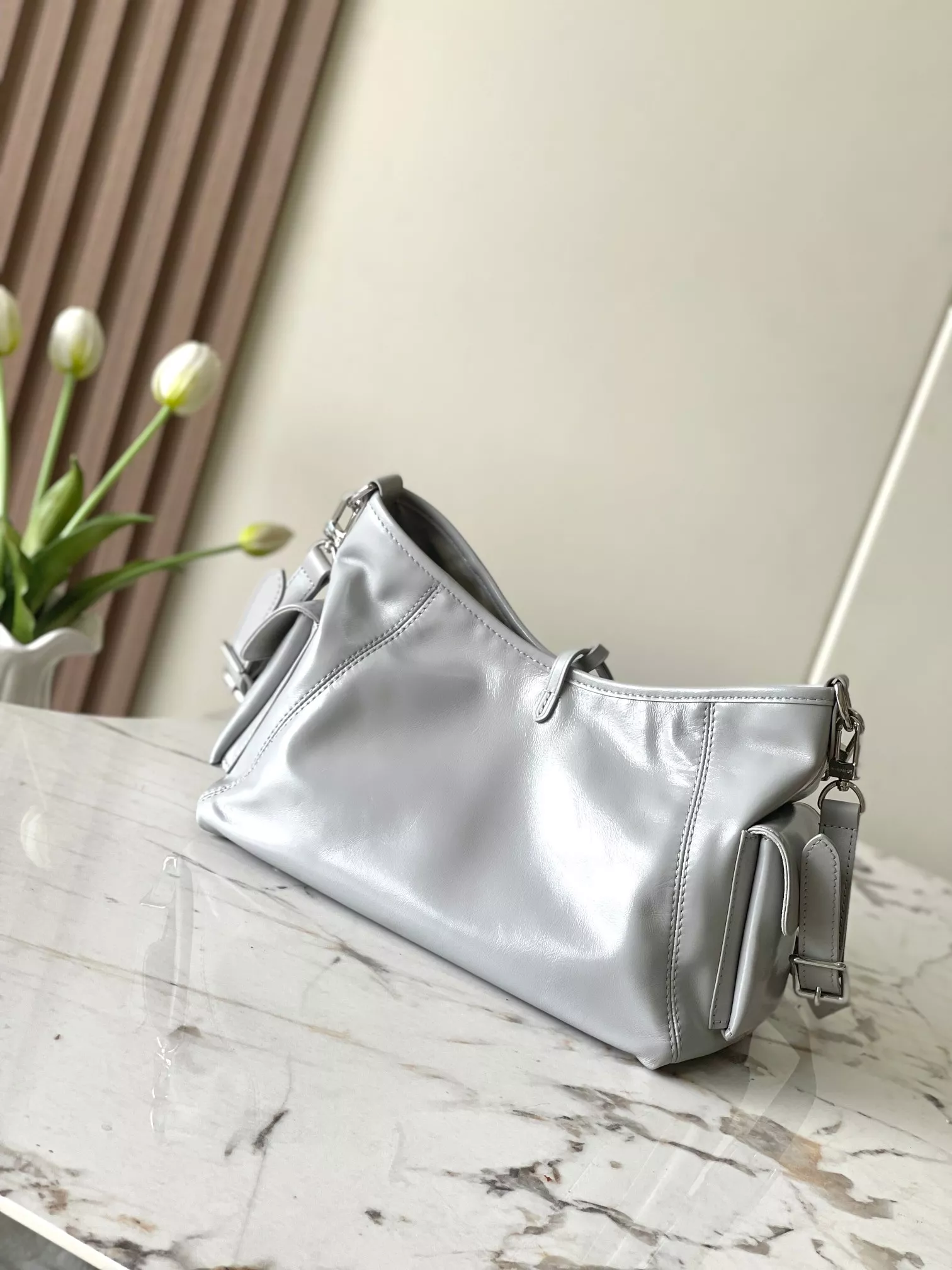 SportInspired 8563 Louis Vuitton AAA Quality Shoulder Bags For Women