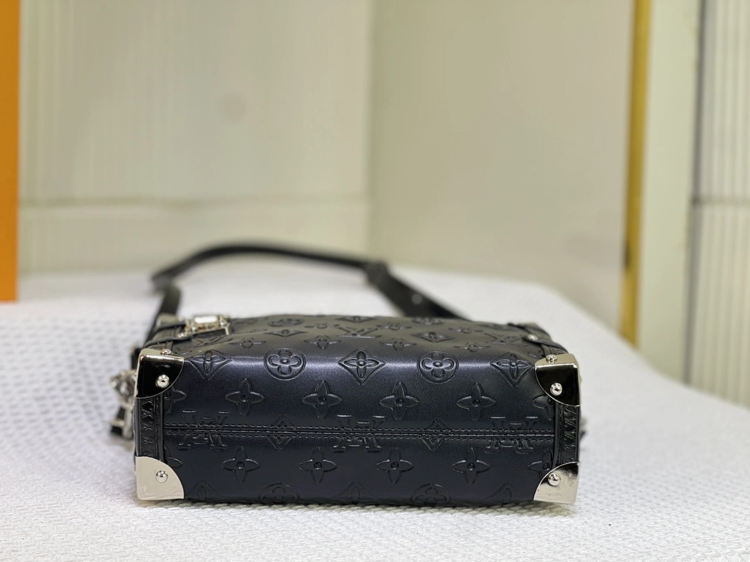 StreetReady 3091 Louis Vuitton AAA Quality Messenger Bags For Unisex - Image 6