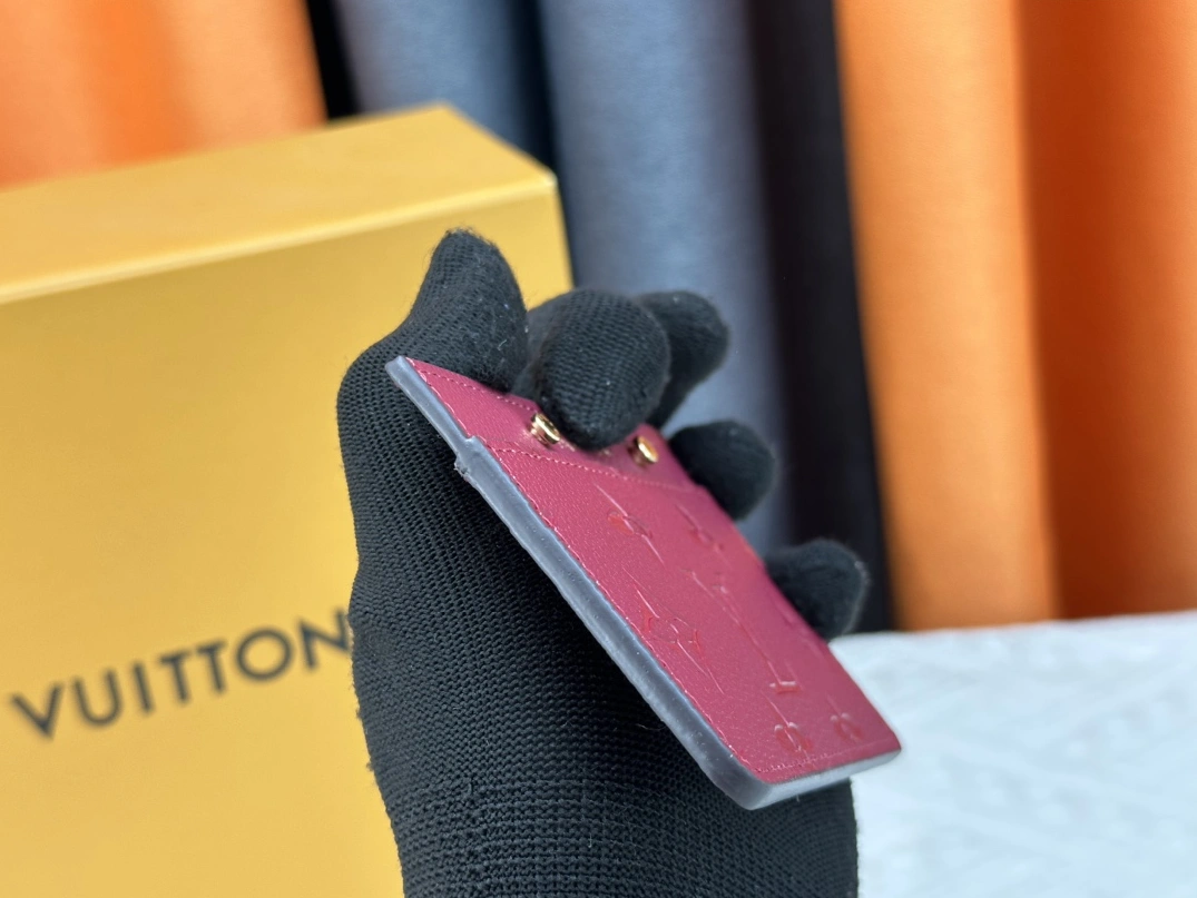 Stylish 1132 Louis Vuitton LV Card Case For Women - Image 3
