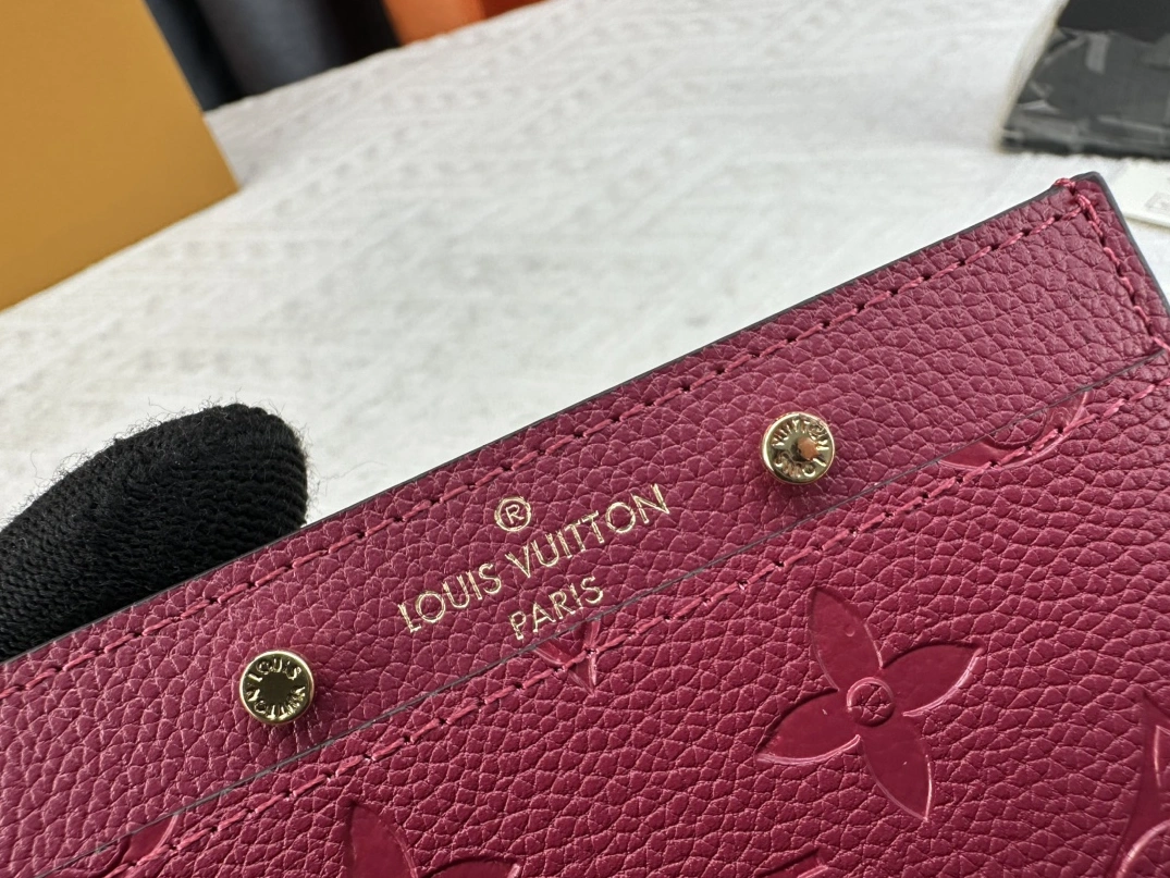 Stylish 1132 Louis Vuitton LV Card Case For Women - Image 5
