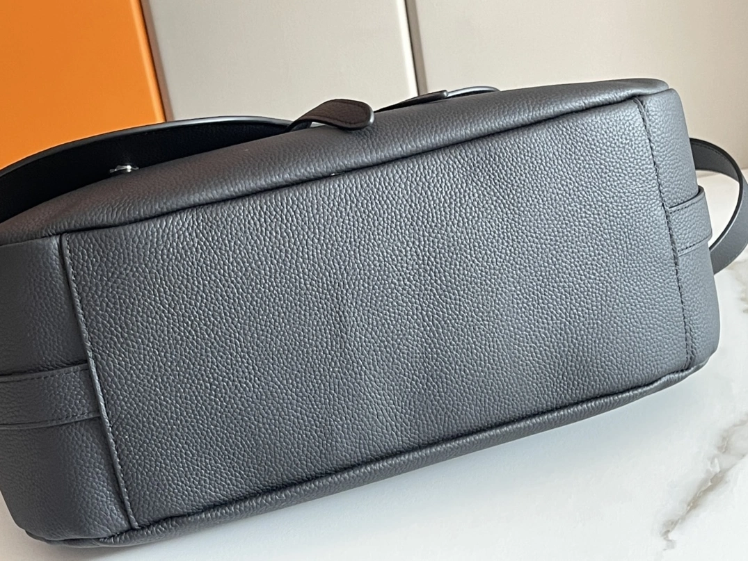 Stylish 6954 Christian Dior AAA Man Messenger Bags - Image 5