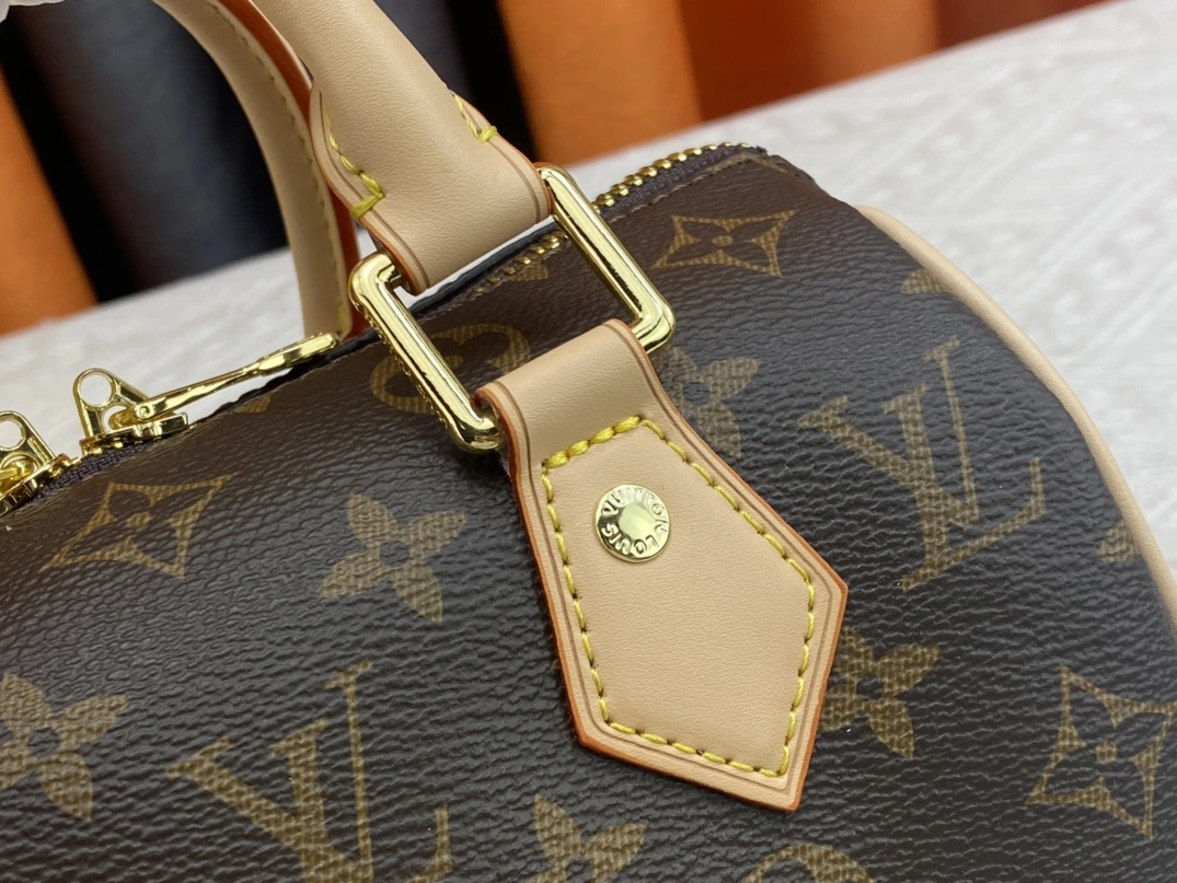 Stylish 8826 Louis Vuitton AAA Quality Handbags For Women - Image 6
