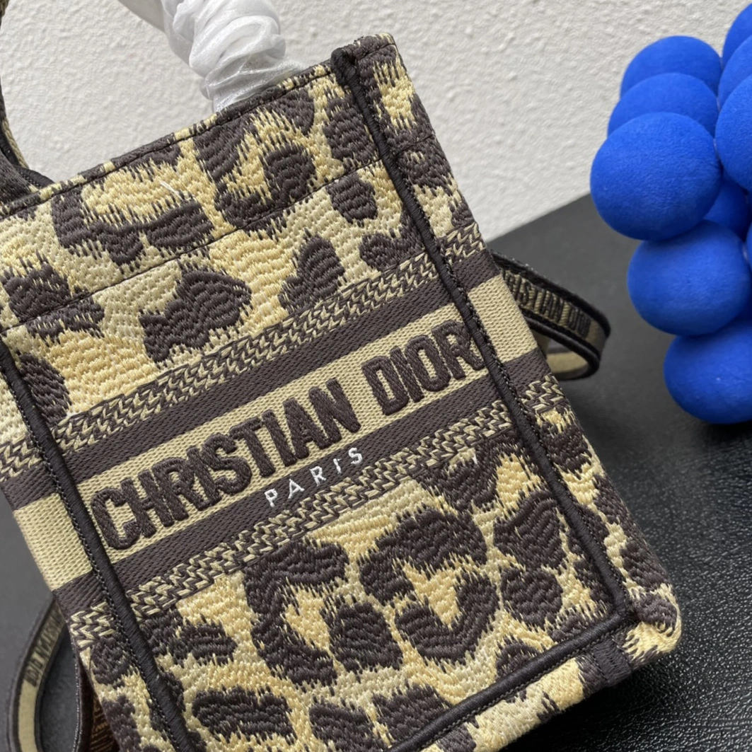 Timeless 1504 Christian Dior AAA Quality Handbags For Women - Image 3