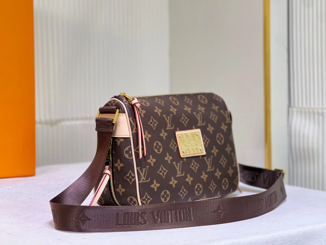 Timeless 1957 Louis Vuitton AAA Quality Messenger Bags For Women