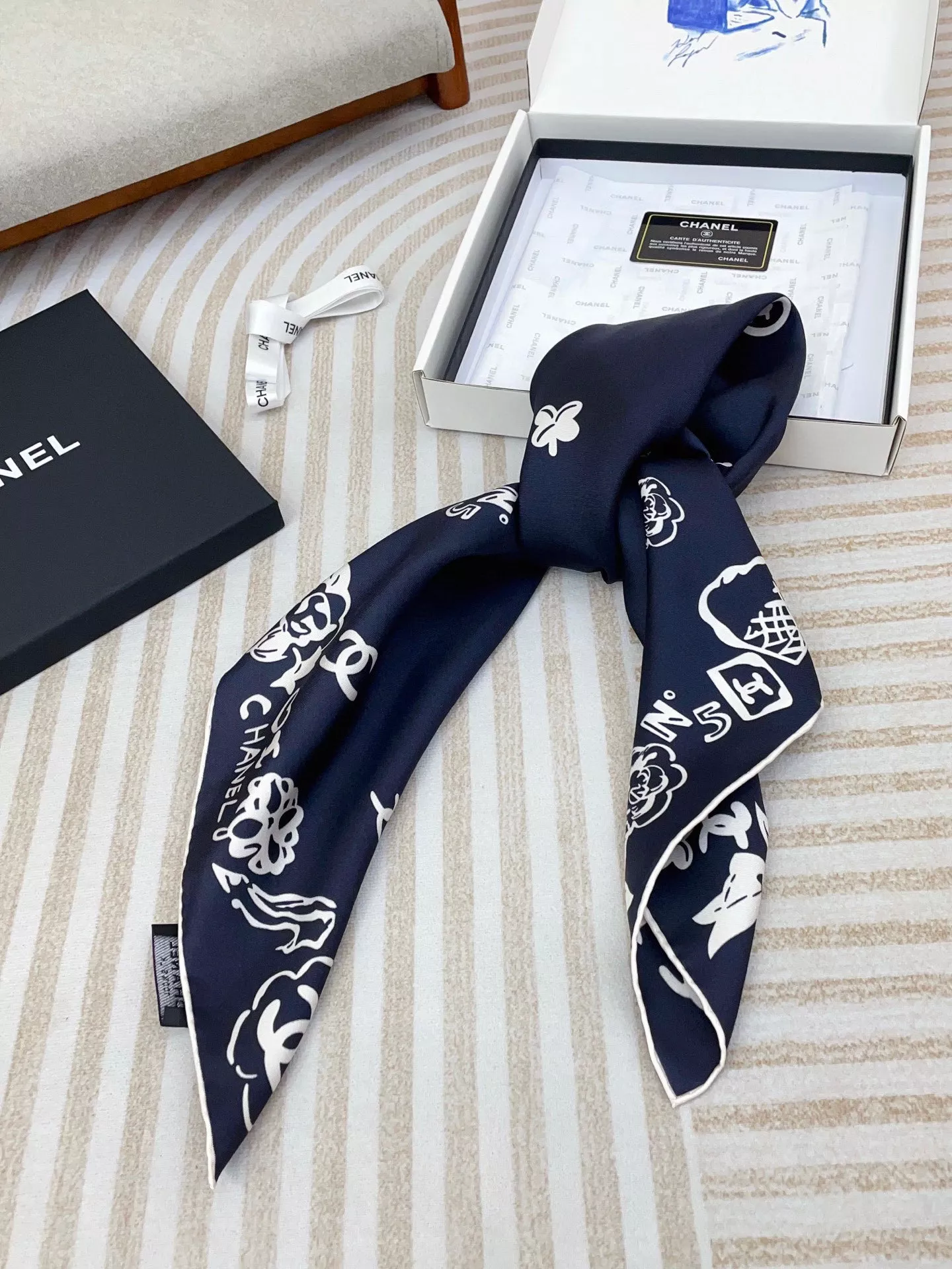 Timeless 6195 Chanel Silk Squares - Image 4