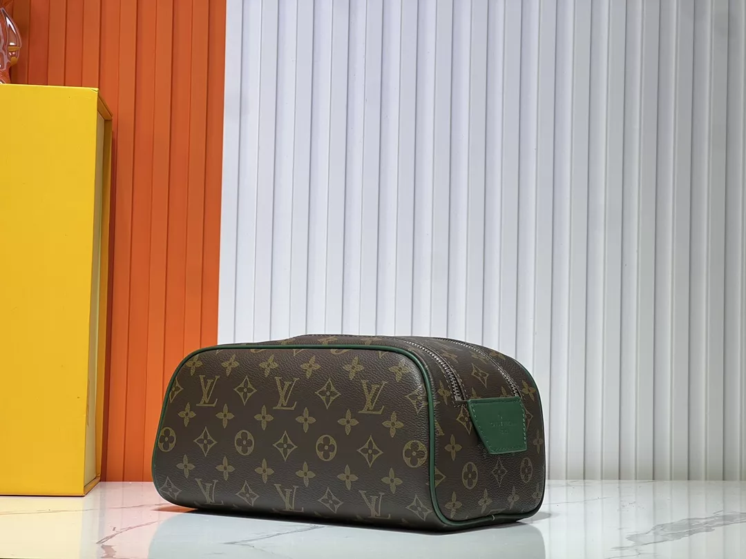Trendsetting 5307 Louis Vuitton AAA Quality Handbags For Women - Image 3